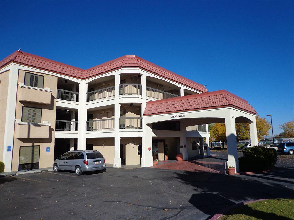 Quality Inn & Suites Albuquerque Exterior photo